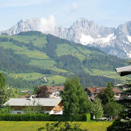 Feller Apartmán