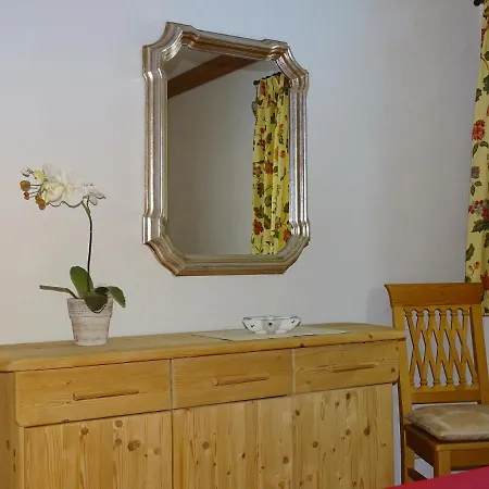 兰德费勒公寓 *